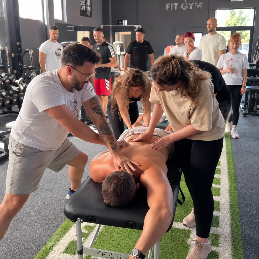 Corectarea poziției mâinilor în timpul practicii de masaj